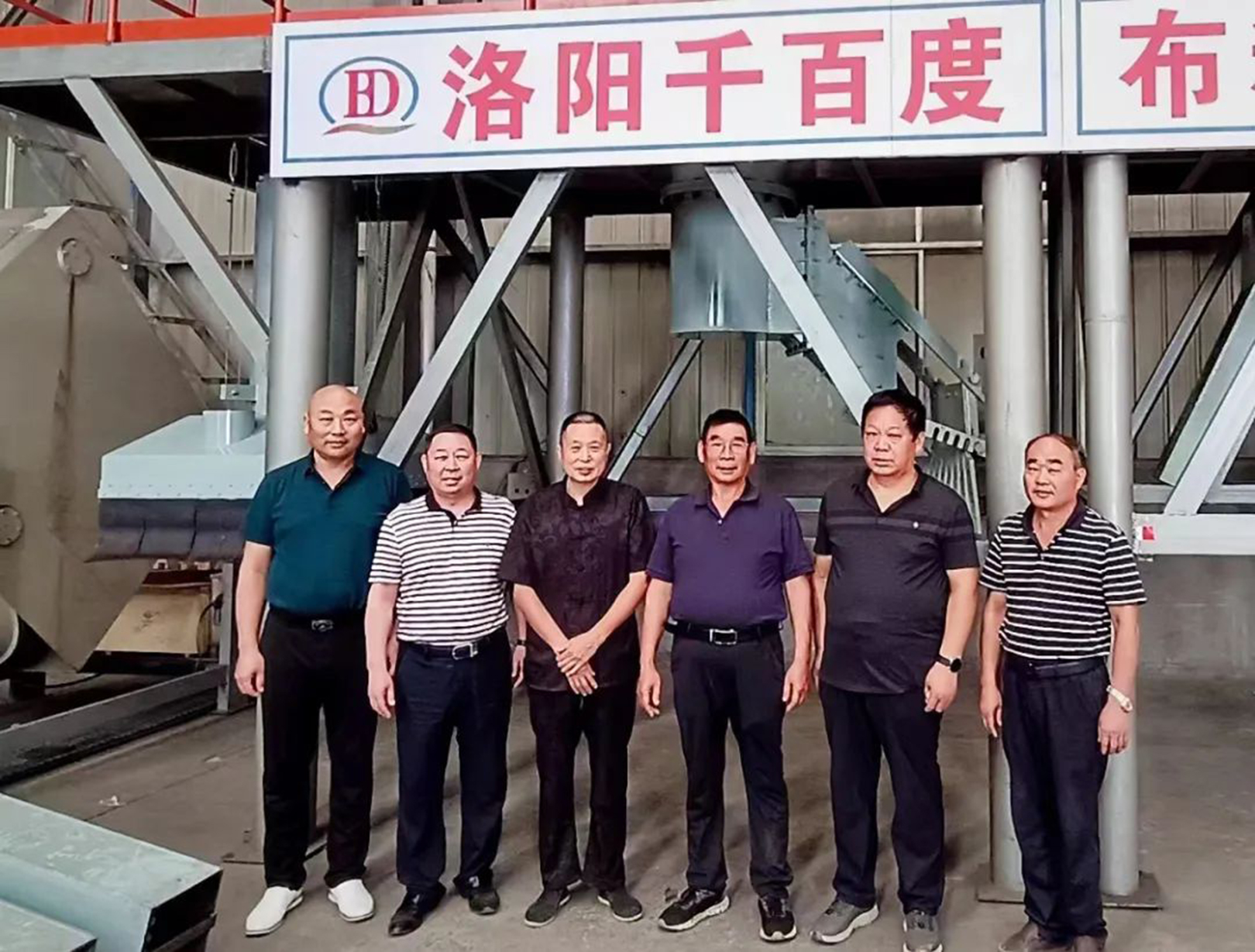 聽需求解難題 凝合力謀發(fā)展 鈣粉中心“專家智庫(kù)”委員會(huì)走進(jìn)洛陽(yáng)千百度窯爐